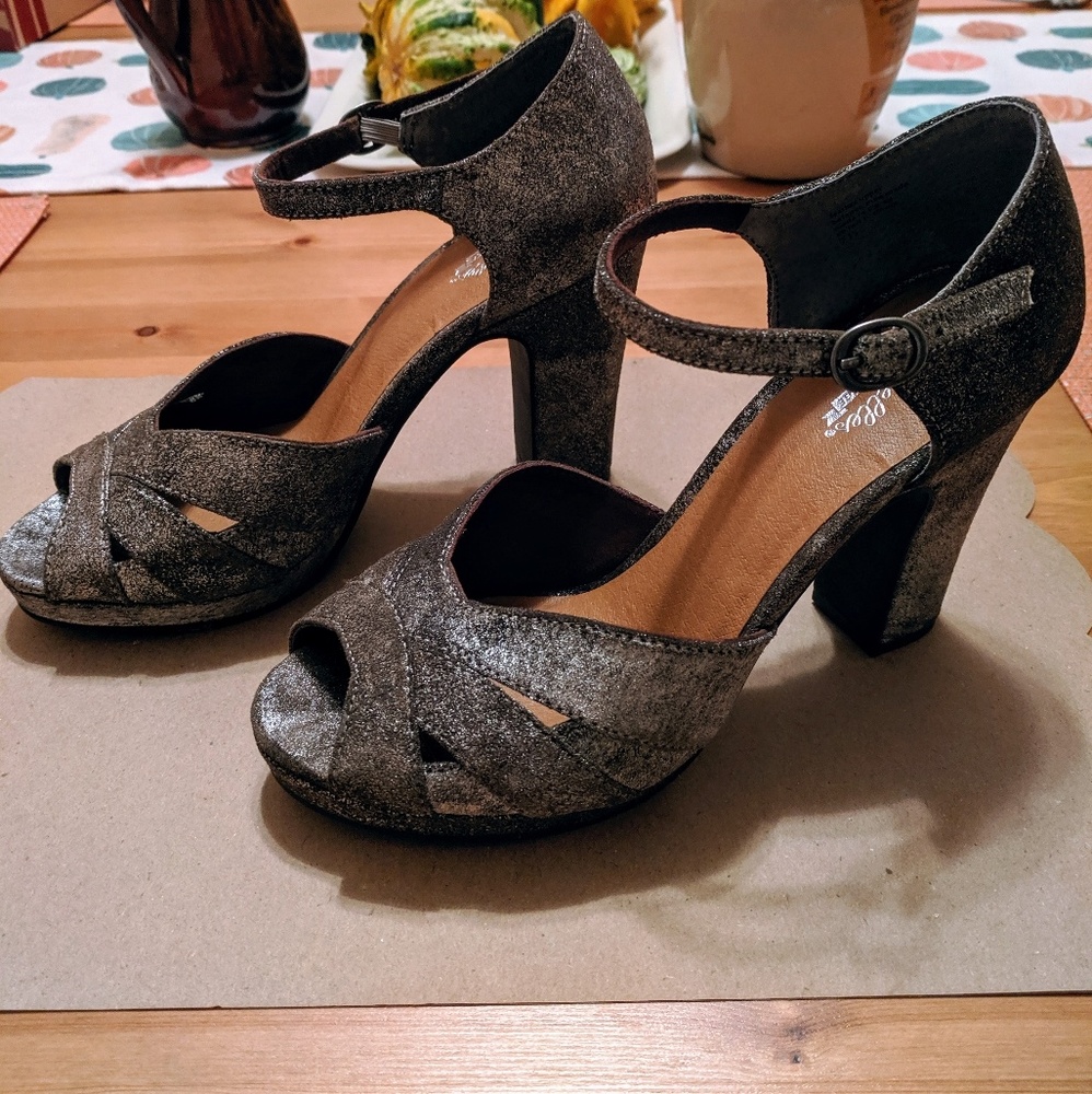 Seychelles Pewter Suede Platform Pump in